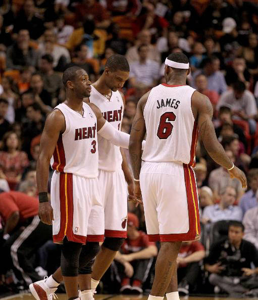 爱游戏体育-Uzi在切尔西比赛中比赛局势复杂，重要助攻引发热议！引发球迷热议的简单介绍