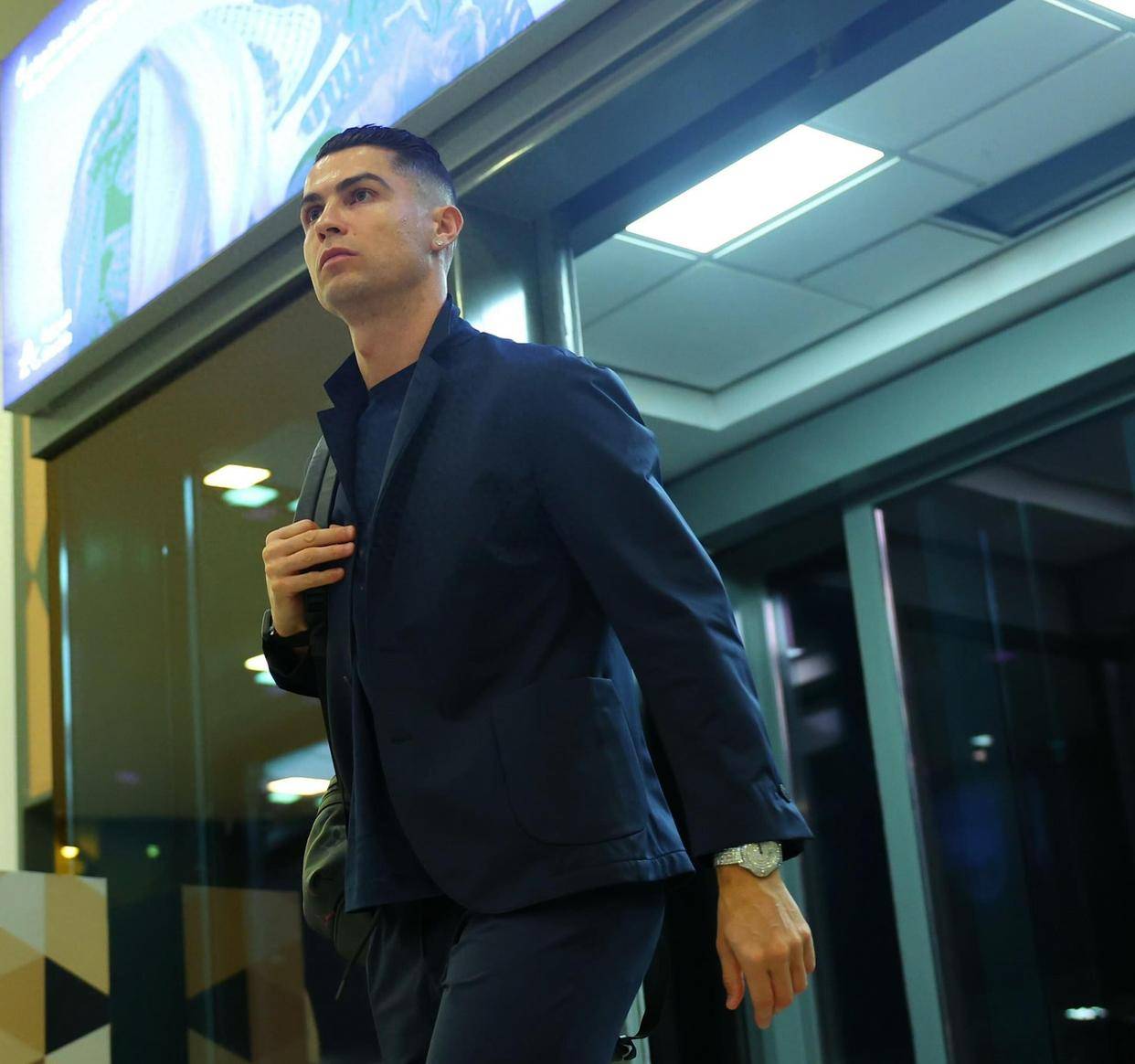 爱游戏-C罗官方宣布爆冷新规，日本队引发争议！比赛高潮迭起的简单介绍