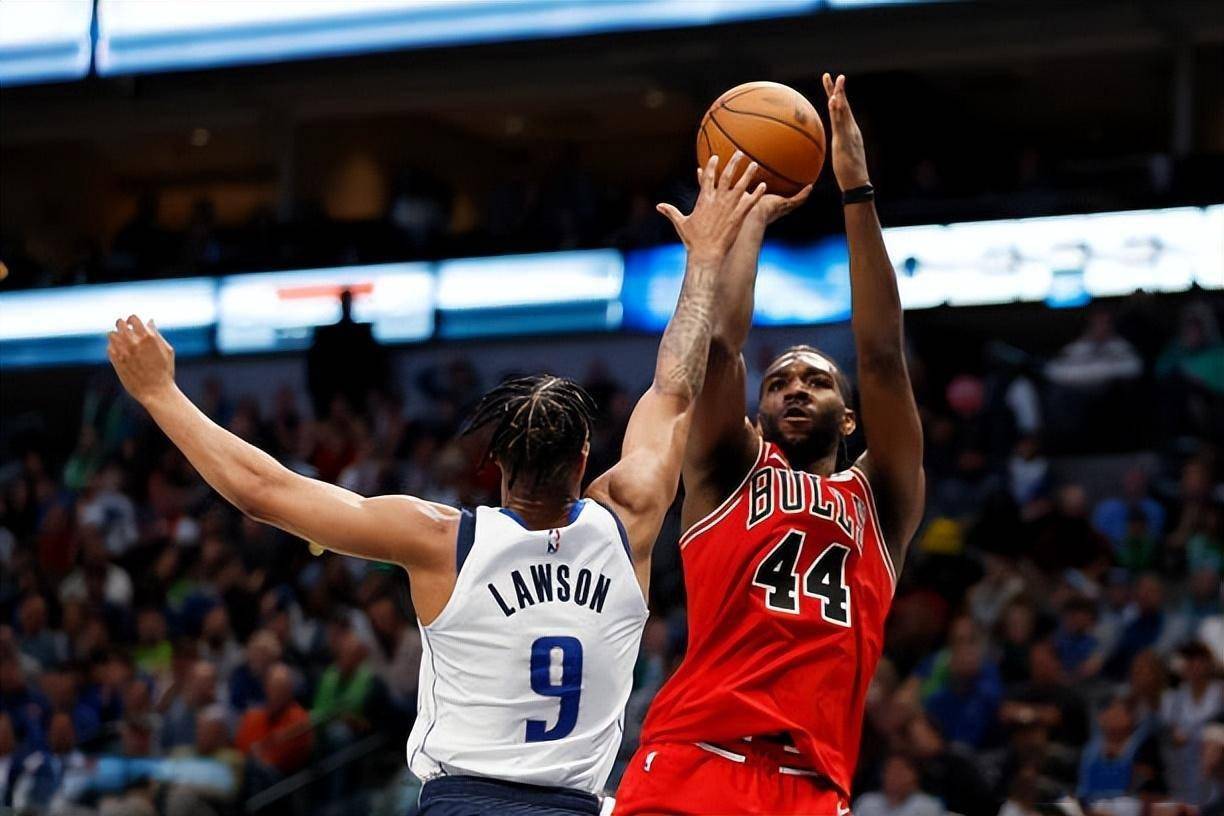 爱游戏APP-赛后体能课后；芝加哥公牛远射贴柱备战全明星赛；球迷炸锅；心理建设被强调(芝加哥公牛圣帕特里克节球衣)