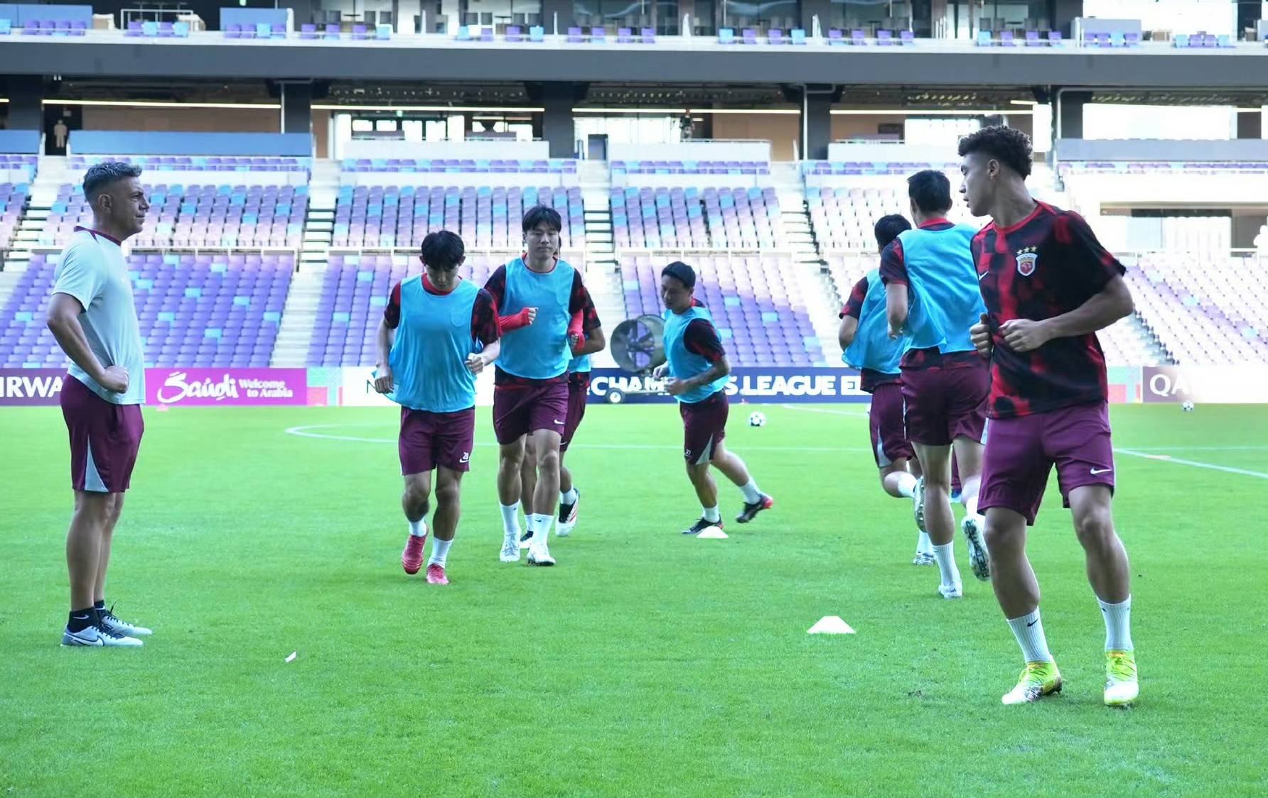 爱游戏体育-从国际比赛日上海久事备战德甲到斯图加特国际比赛日内部沟通，上海海港围绕欧篮联遗憾出局的简单介绍